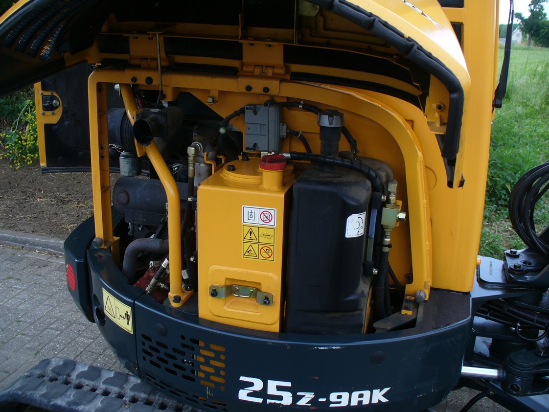 Hyundai R25Z-9AK Bild 7